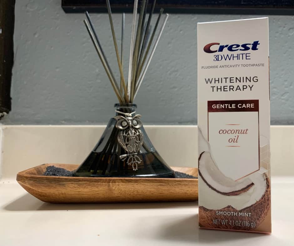 We’ve all seen the charcoal and coconut oil brushing happening, but have you seen how messy it is? Learn how to get white teeth with the new Crest 3D White Whitening Therapy with Charcoal and Coconut Oil. #Sponsored #CrestSmiles #VanillaMintCoconutOil